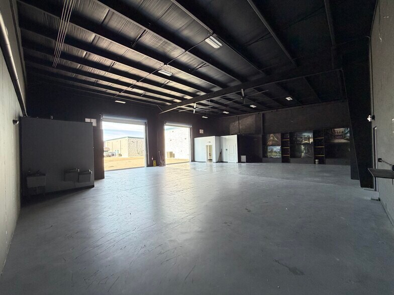 More Photos Of 1445 Hamlin Ave, Saint Cloud Light Distribution For Lease