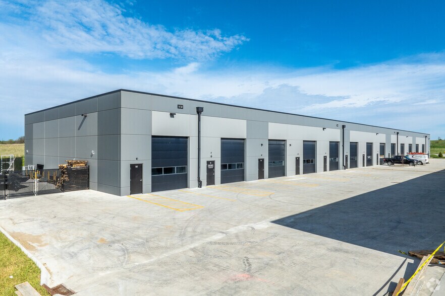 More Photos Of 810 Interstate Pky, Waukee Warehouse For Sale