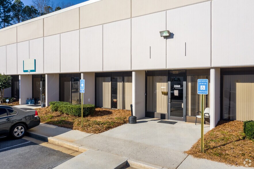 More Photos Of 2054-2062 Weems Rd, Tucker Distribution For Lease