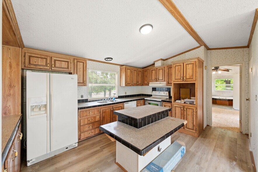 More Photos Of 7 Hills Rd, Newark Warehouse For Sale