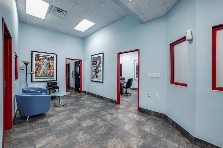 More Photos Of 10835 Gulfdale St, San Antonio Light Distribution For Sale