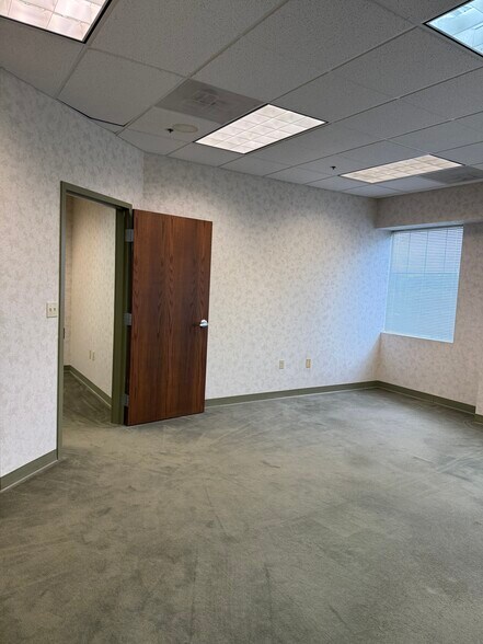 More Photos Of 12710 S Pflumm Rd, Olathe Storefront Retail Office For Lease
