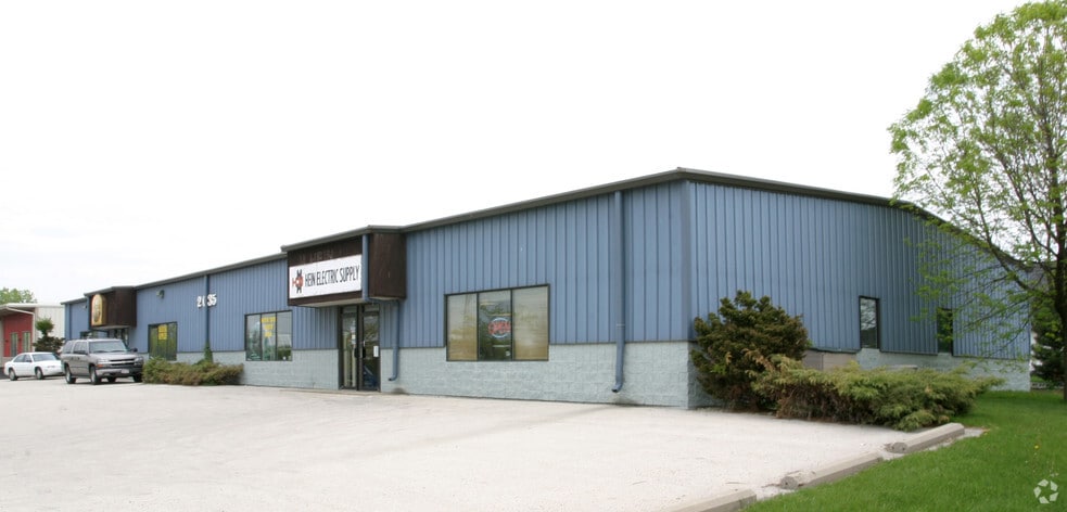 More Photos Of 2035 S West Ave, Waukesha Showroom For Lease