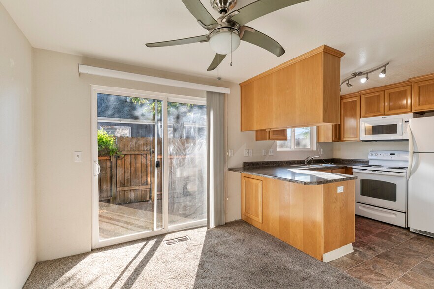 More Photos Of 437 Ash St, Central Point Apartments For Sale