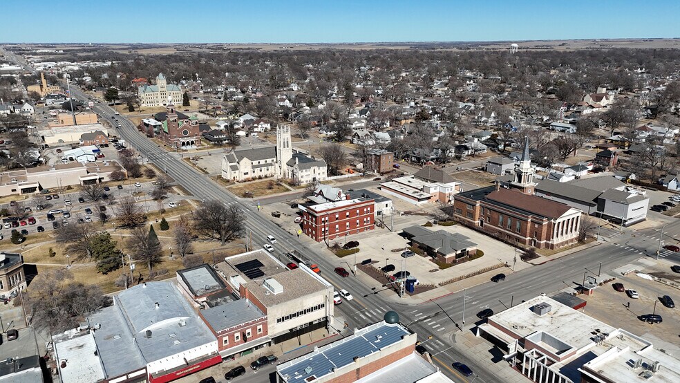 More Photos Of 200 N 6th St, Beatrice Bank For Lease