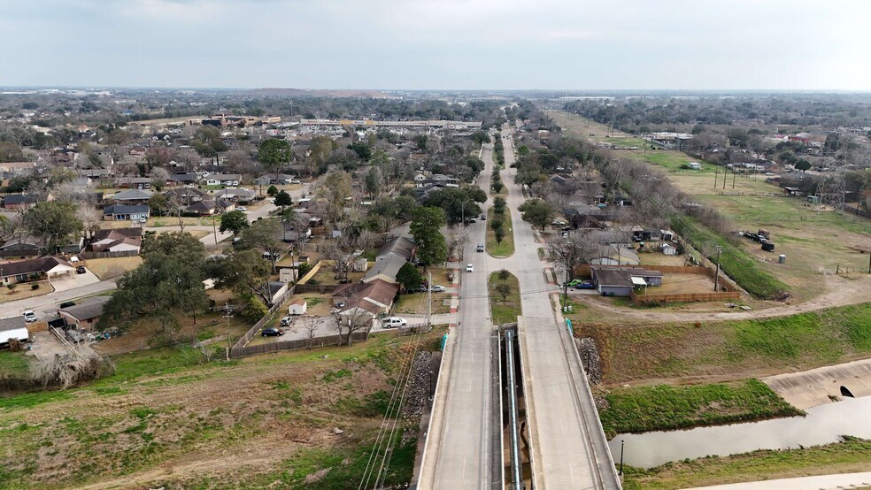 More Photos Of 14211 Hiram Clarke Rd, Houston Storefront For Lease
