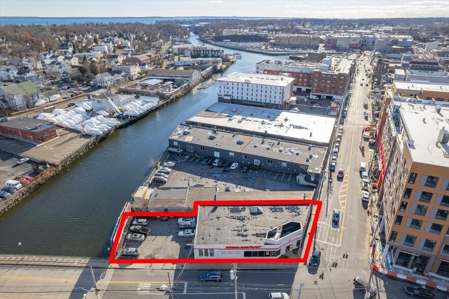 More Photos Of 10 Mill St, Port Chester Freestanding For Lease