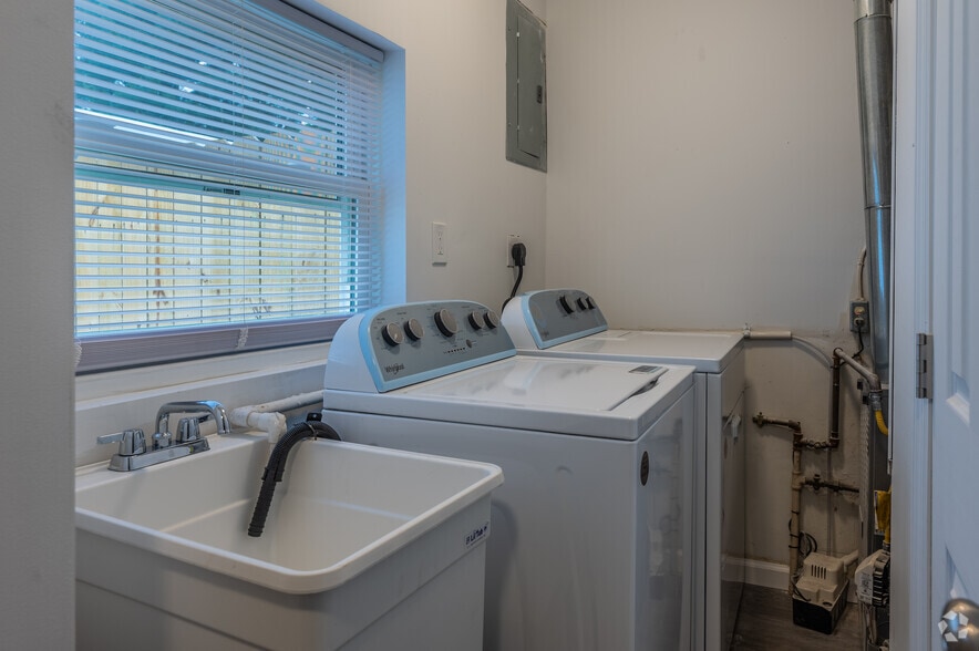 More Photos Of 2215 Aurora Dr, Pittsburgh Apartments For Sale