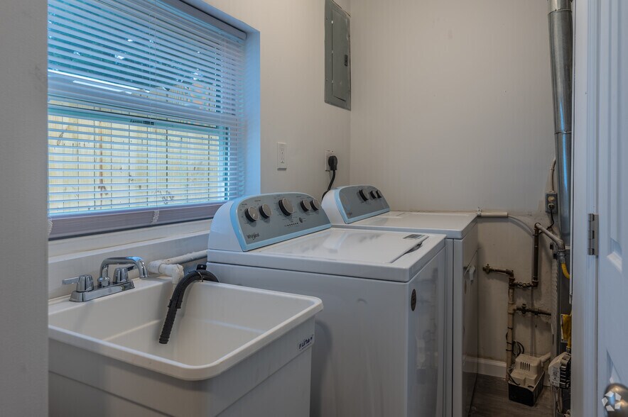 More Photos Of 2215 Aurora Dr, Pittsburgh Apartments For Sale