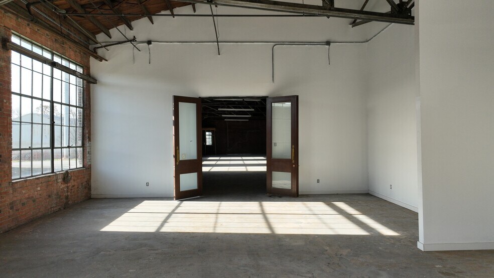 More Photos Of 10 N Milby St, Houston Warehouse For Sale