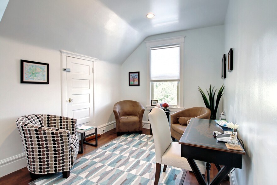 More Photos Of 1909 17th Ave SW, Calgary Office For Sale