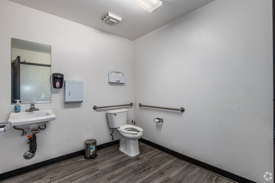 More Photos Of 5148 Bleecker St, Baldwin Park Unknown For Lease