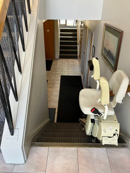 More Photos Of 2425 Clover St, Rochester Office For Lease