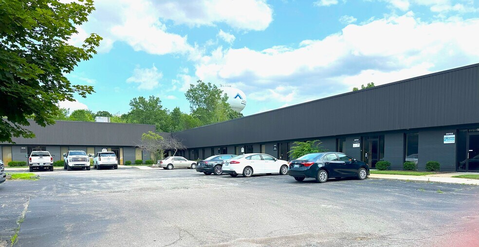 More Photos Of 28702-28722 Wall St, Wixom Warehouse For Lease
