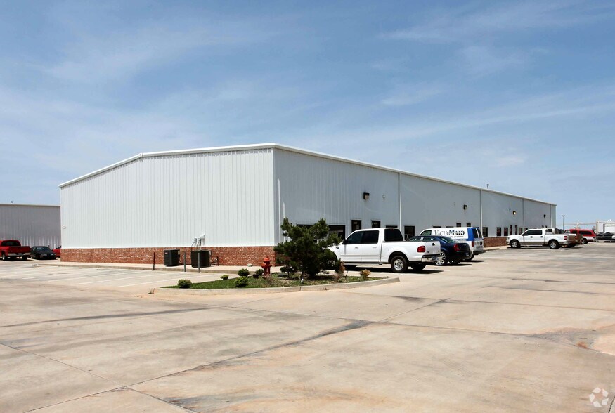More Photos Of 13772-13782 N Lincoln Blvd, Edmond Warehouse For Lease