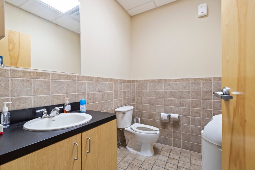 More Photos Of 1690 Roberts Blvd, Kennesaw Warehouse For Sale