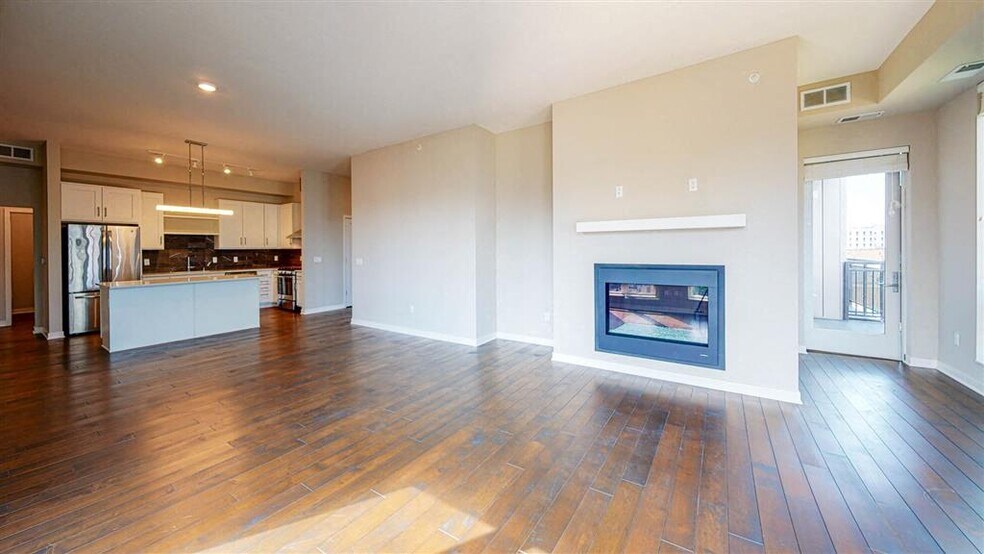 More Photos Of 10 2nd St SE, Minneapolis Apartments For Lease