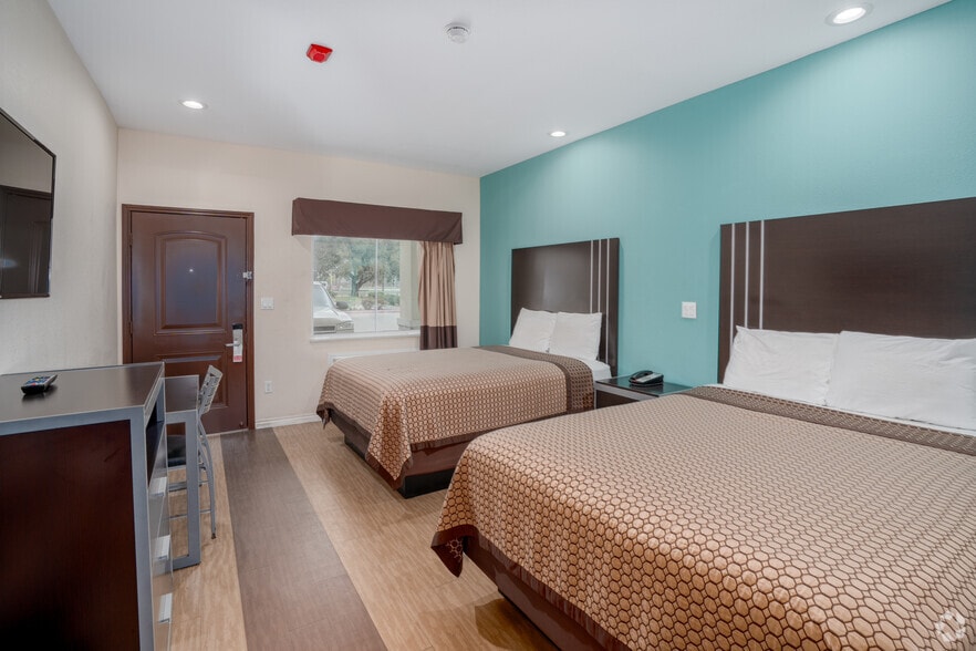 More Photos Of 5525 7th St, Bay City Hotel For Sale