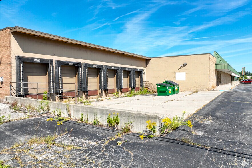 More Photos Of 29905 7 Mile Rd, Livonia Freestanding For Sale