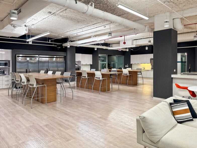 More Photos Of 1 N State St, Chicago Coworking Space