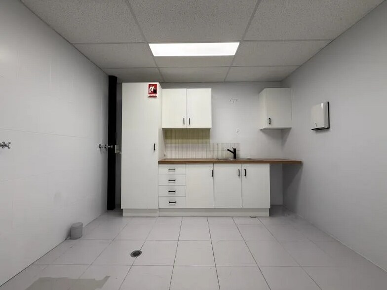 More Photos Of 3 Kaleski St, Moorebank Warehouse For Lease