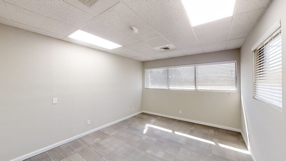 More Photos Of 2920 Edgewood Cir, Columbus Office For Lease