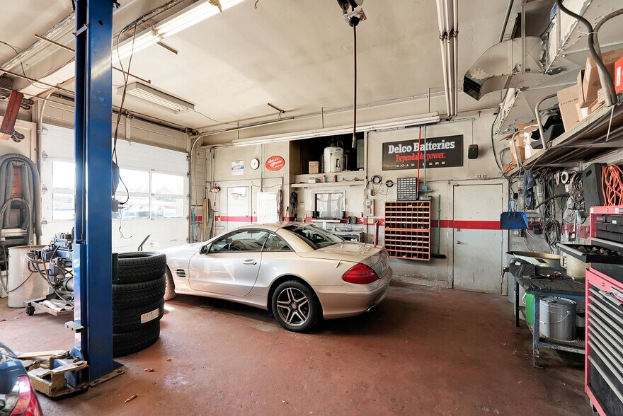 More Photos Of 6499 Lundys Ln, Niagara Falls Auto Repair For Sale