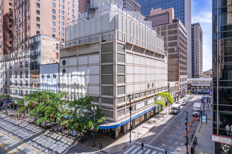 More Photos Of 137 S State St, Chicago General Retail For Lease