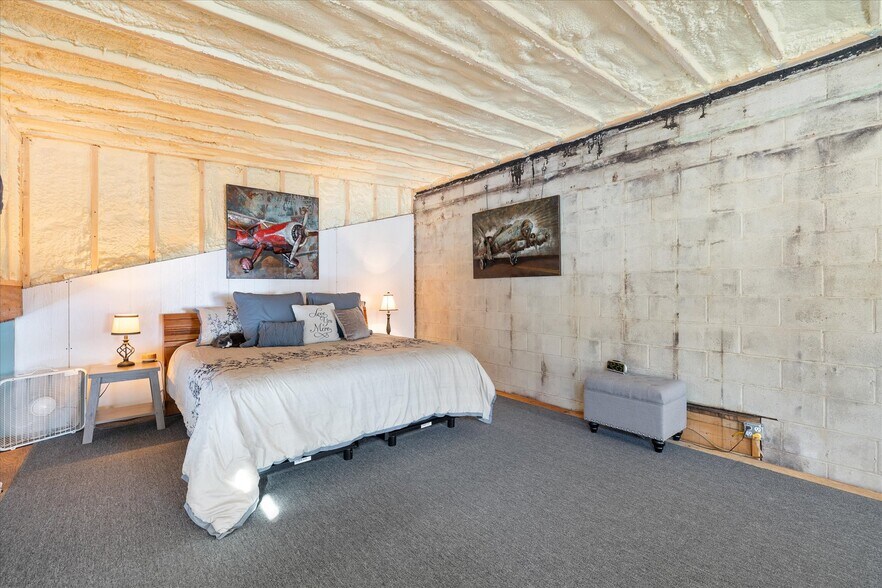 More Photos Of 89 Route 169, Woodstock Airport For Sale