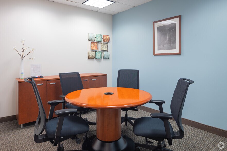 More Photos Of 200 S Wacker Dr, Chicago Coworking Space