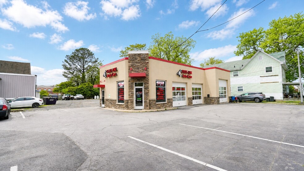 More Photos Of 1 N Bi State Blvd, Delmar Auto Repair For Lease