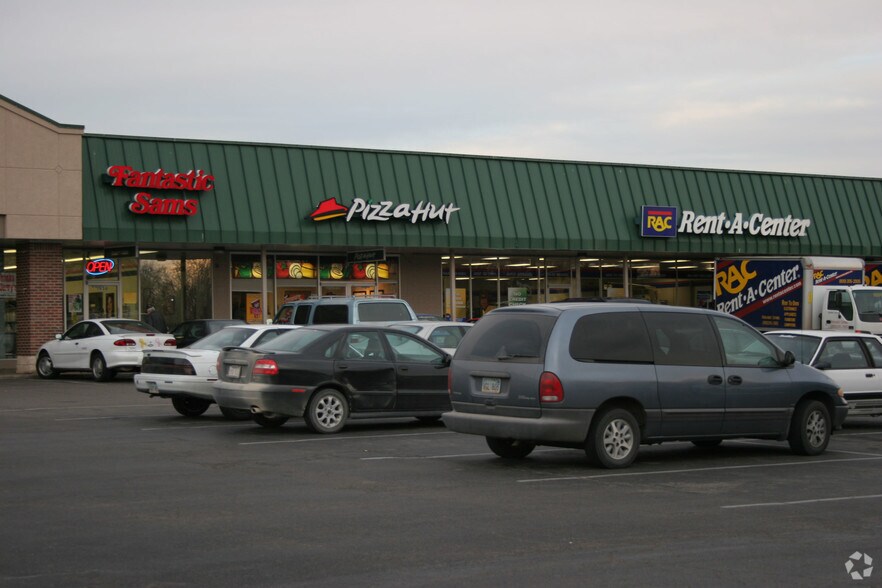 More Photos Of 910-980 S Oliver St, Wichita Storefront For Lease