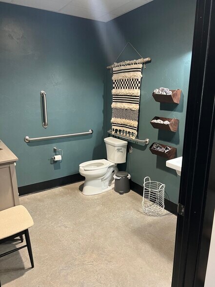 More Photos Of 111 Plank Rd, Kaukauna Storefront For Sale