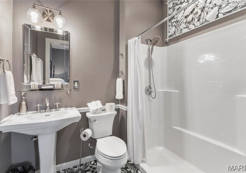 More Photos Of 876 W State St, Jacksonville Hospitality For Sale