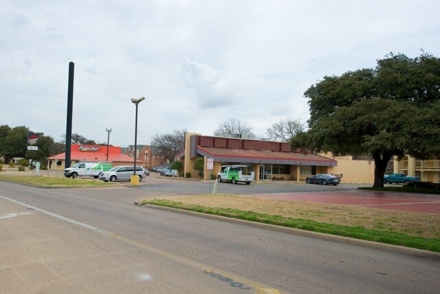 More Photos Of 1100 S 9th St, Waco Restaurant For Lease