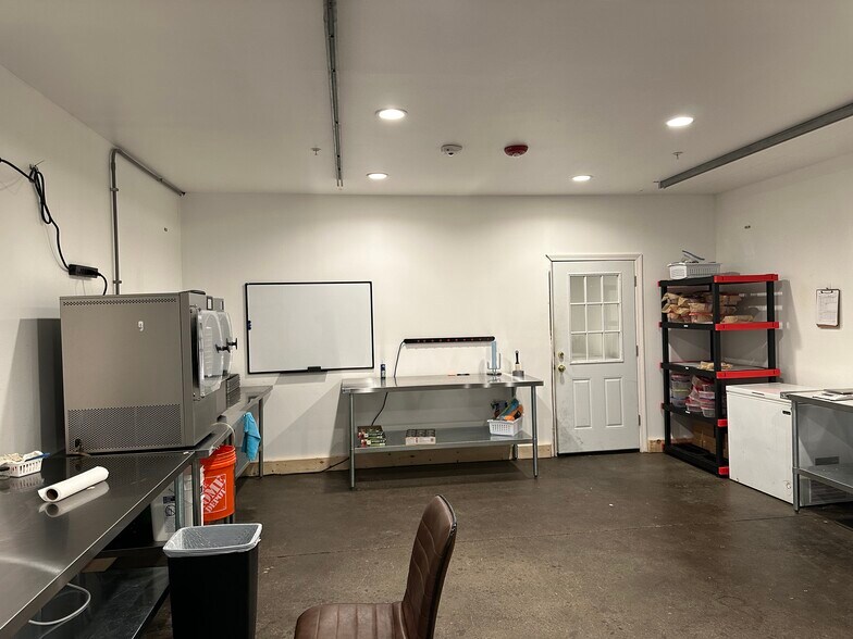 More Photos Of 36 Bartlett Rd, Gorham Light Distribution For Lease