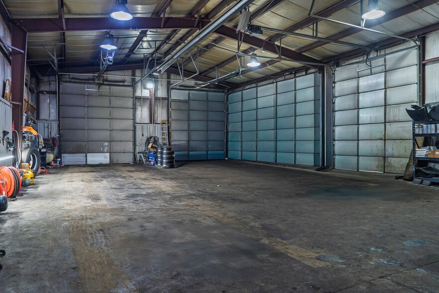 More Photos Of 15131 Kedzie Ave, Markham Warehouse For Sale