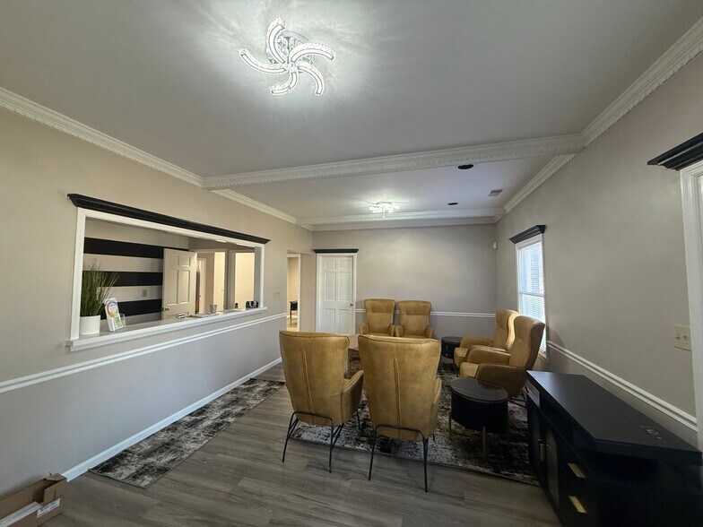 More Photos Of 1026 N Mitthoeffer Rd, Indianapolis Office For Sale