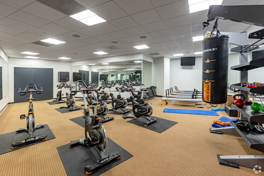 More Photos Of 3333 Peachtree Rd Ne, Atlanta Office For Lease