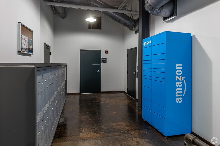 More Photos Of 4121 Commerce St, Dallas Unknown For Lease