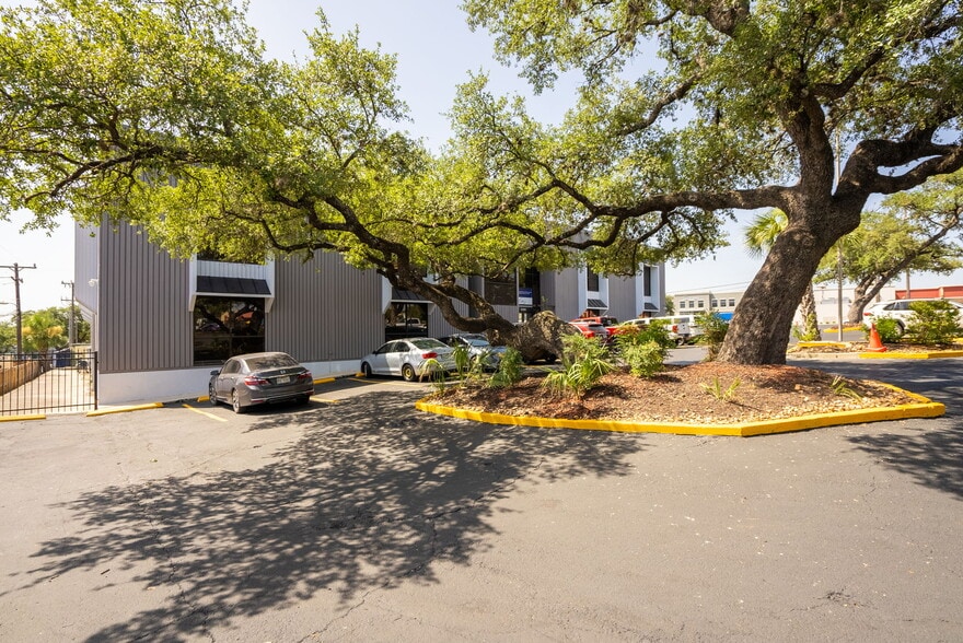 More Photos Of 9502 Computer Dr, San Antonio Medical For Sale