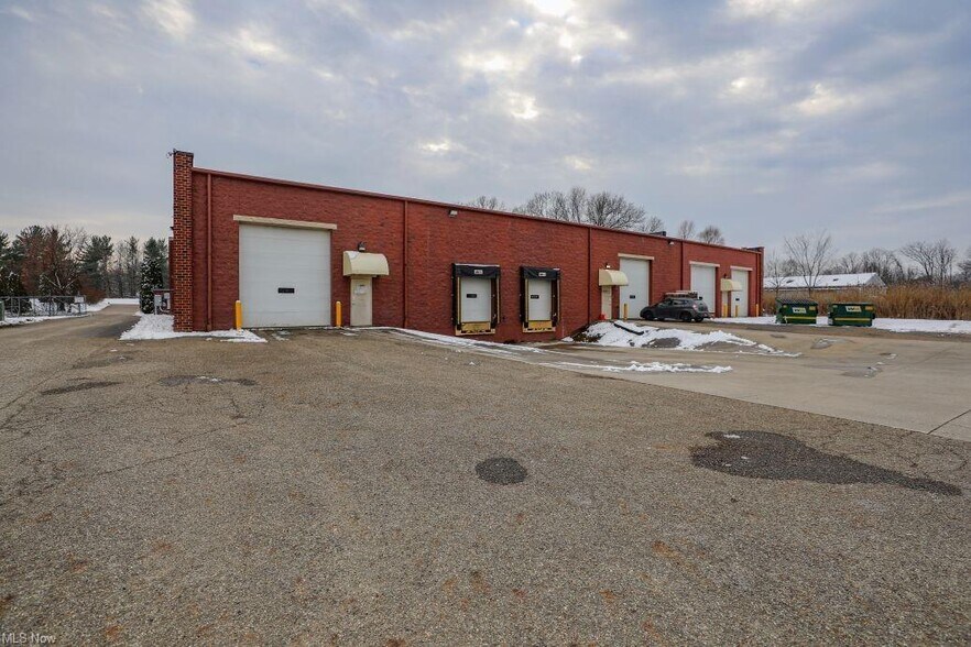 More Photos Of 4699 Loomis Pky, Ravenna Warehouse For Lease