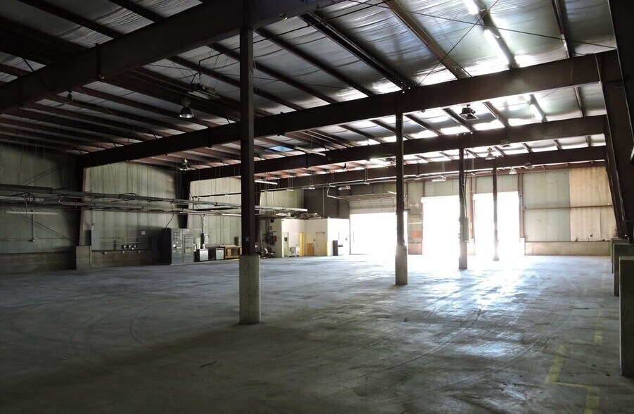 More Photos Of 13510 Ralph Culver Rd, Houston Warehouse For Lease