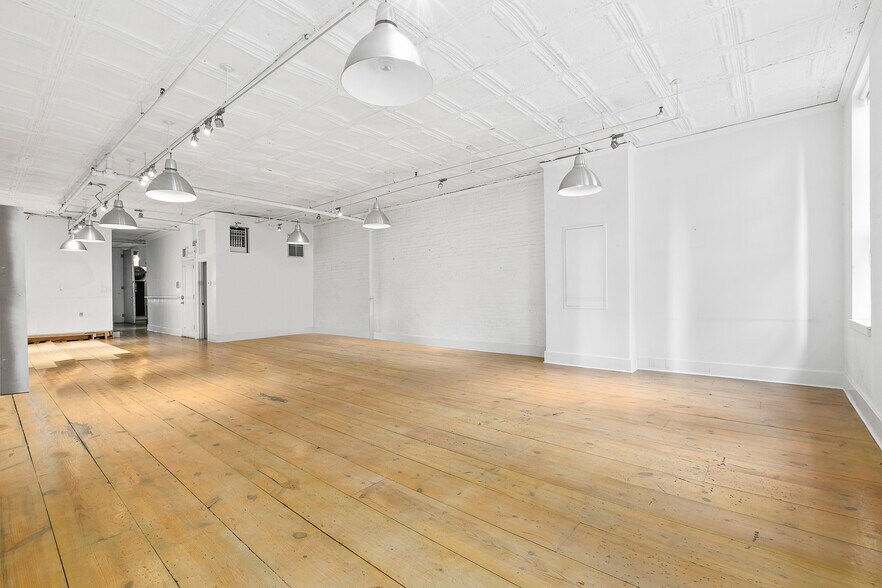 More Photos Of 447 W 36th St, New York Loft Creative Space For Sale