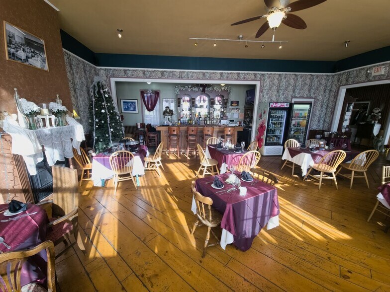 More Photos Of 15 Berkley Rd, Barnesville Restaurant For Sale