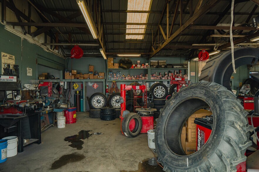 More Photos Of 6886 Santa Fe Dr, Winton Auto Repair For Sale