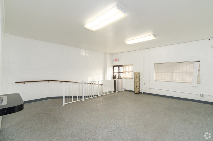 More Photos Of 8212-8214 San Fernando Rd, Sun Valley Light Distribution For Sale