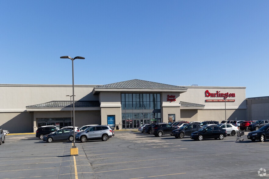 More Photos Of 465 Green St, Woodbridge Freestanding For Lease