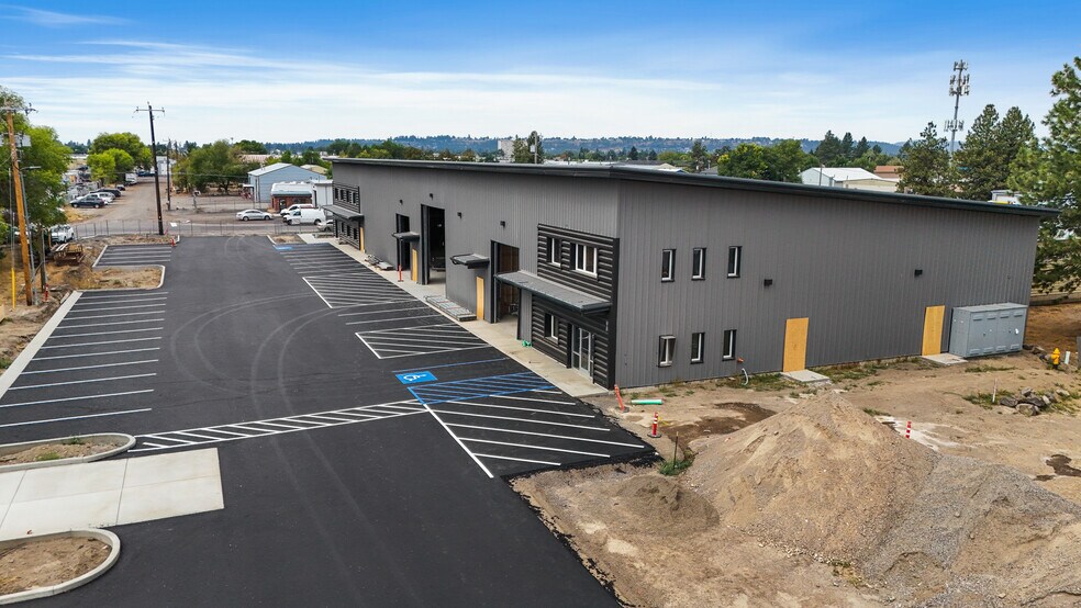 More Photos Of 6402 Helena St, Spokane Light Distribution For Lease