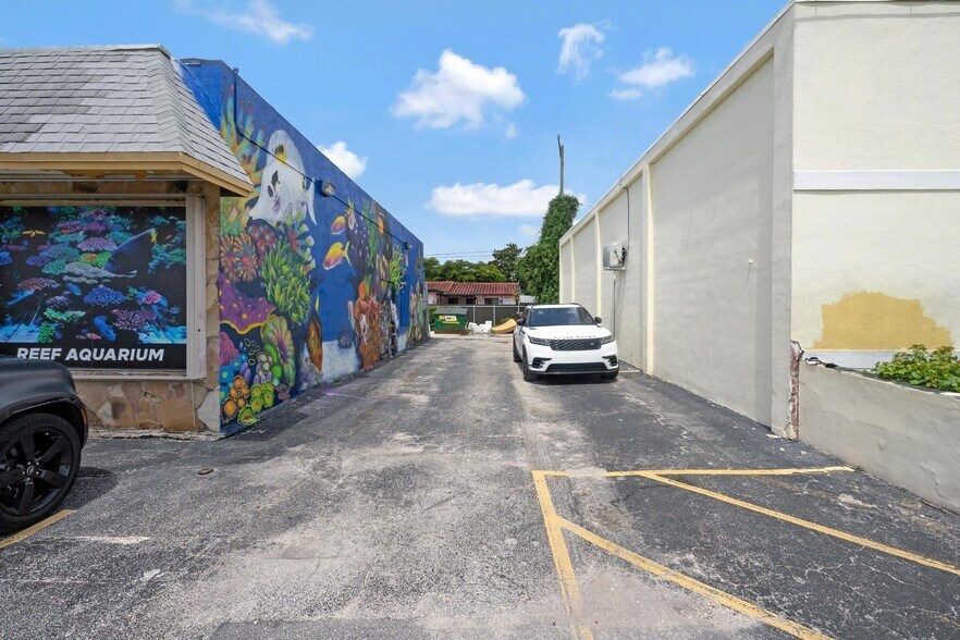 More Photos Of 6891 SW 40th St, Miami Storefront Retail Office For Sale